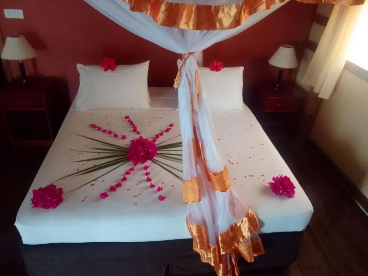 Mkwaja Barry'S Beach Resort מראה חיצוני תמונה
